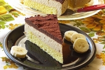 Tort cu mousse de banane